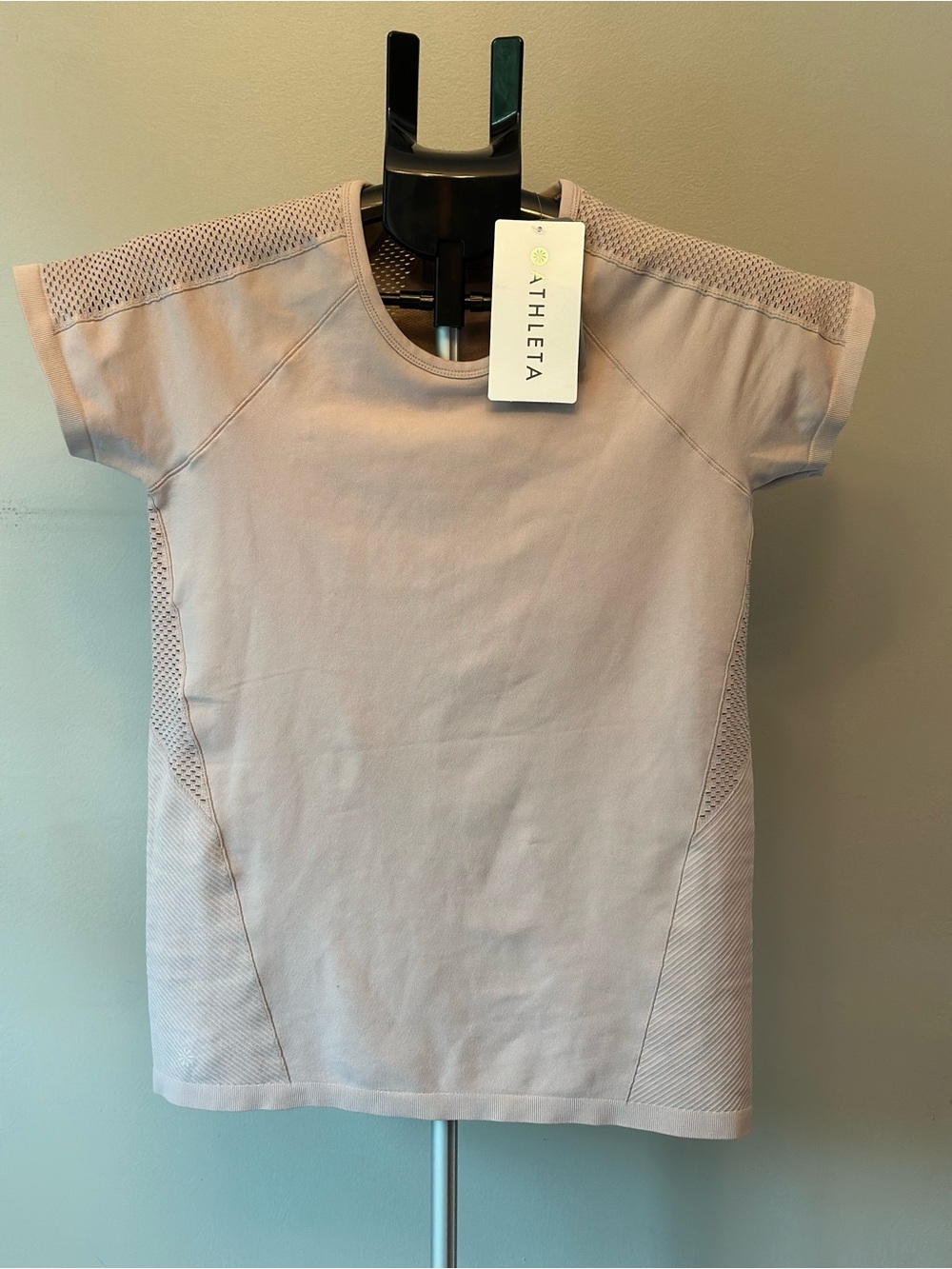 NWT Athleta Caliber Tee Seamless Mesh Activewear Top in Pale Mauve Medium